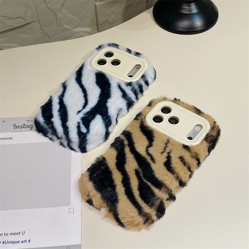 豪華なゼブラ柄ふわふわプラッシュスマホケース iPhone  - Phone Cases For Iphone 16 のレビューと価格